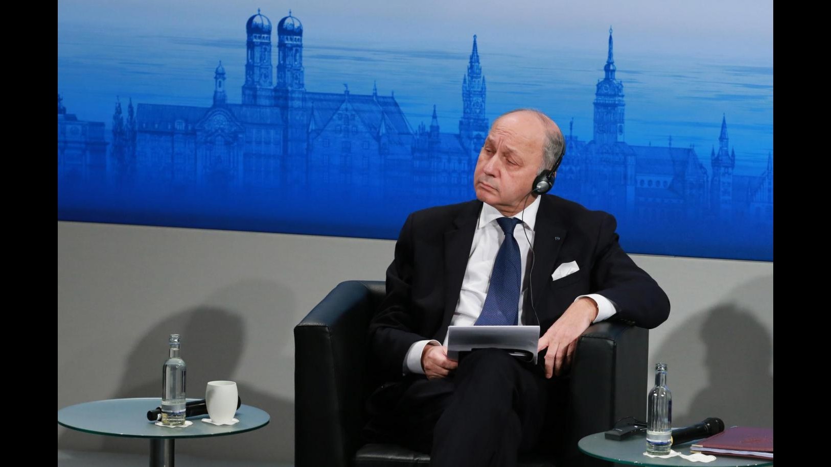 Ucraina, Fabius: Situazione fragile, ma tregua sta venendo rispettata