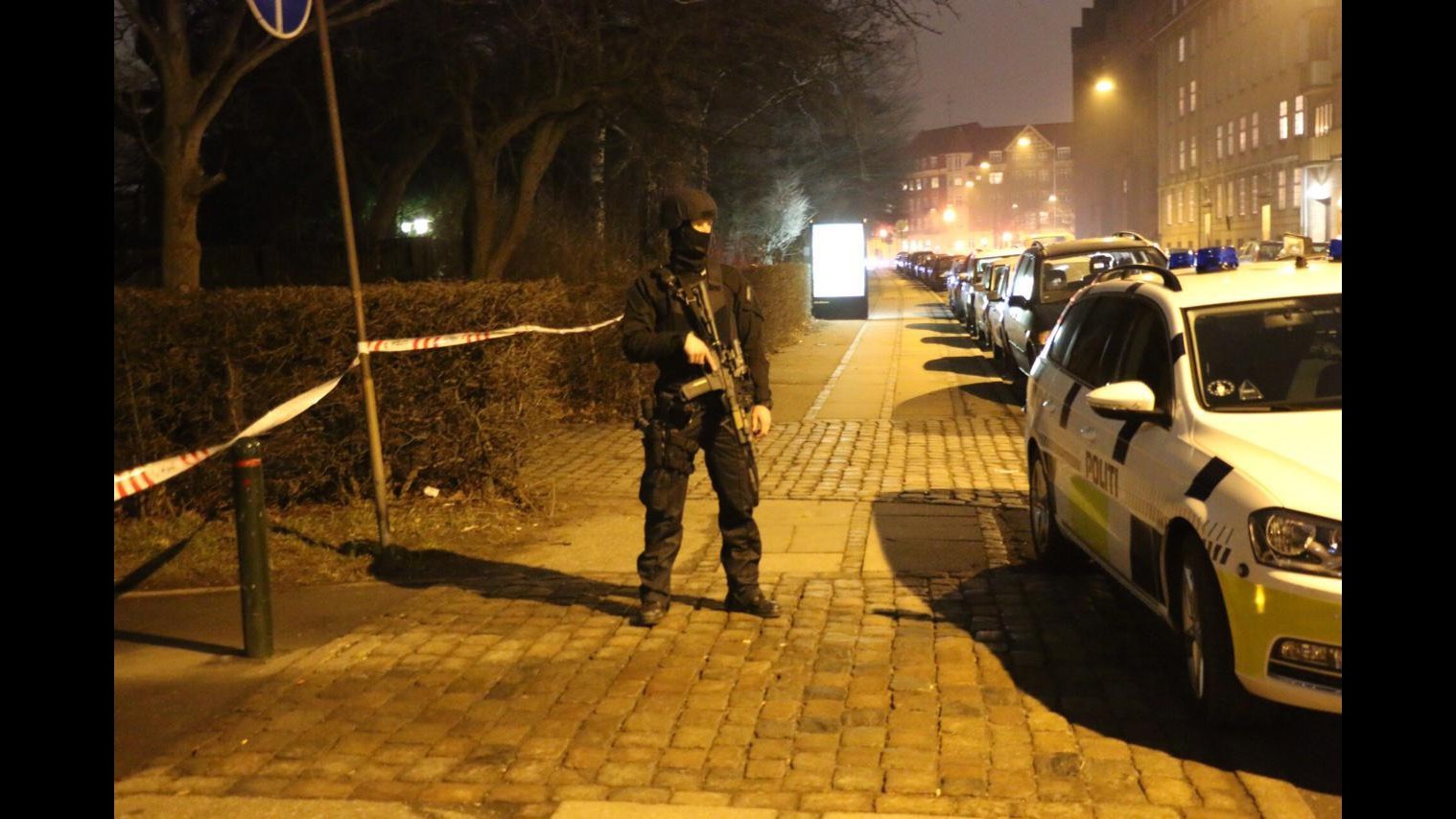 Paura a Copenhagen, due morti in attacchi armati. Polizia uccide responsabile: Ha agito da solo
