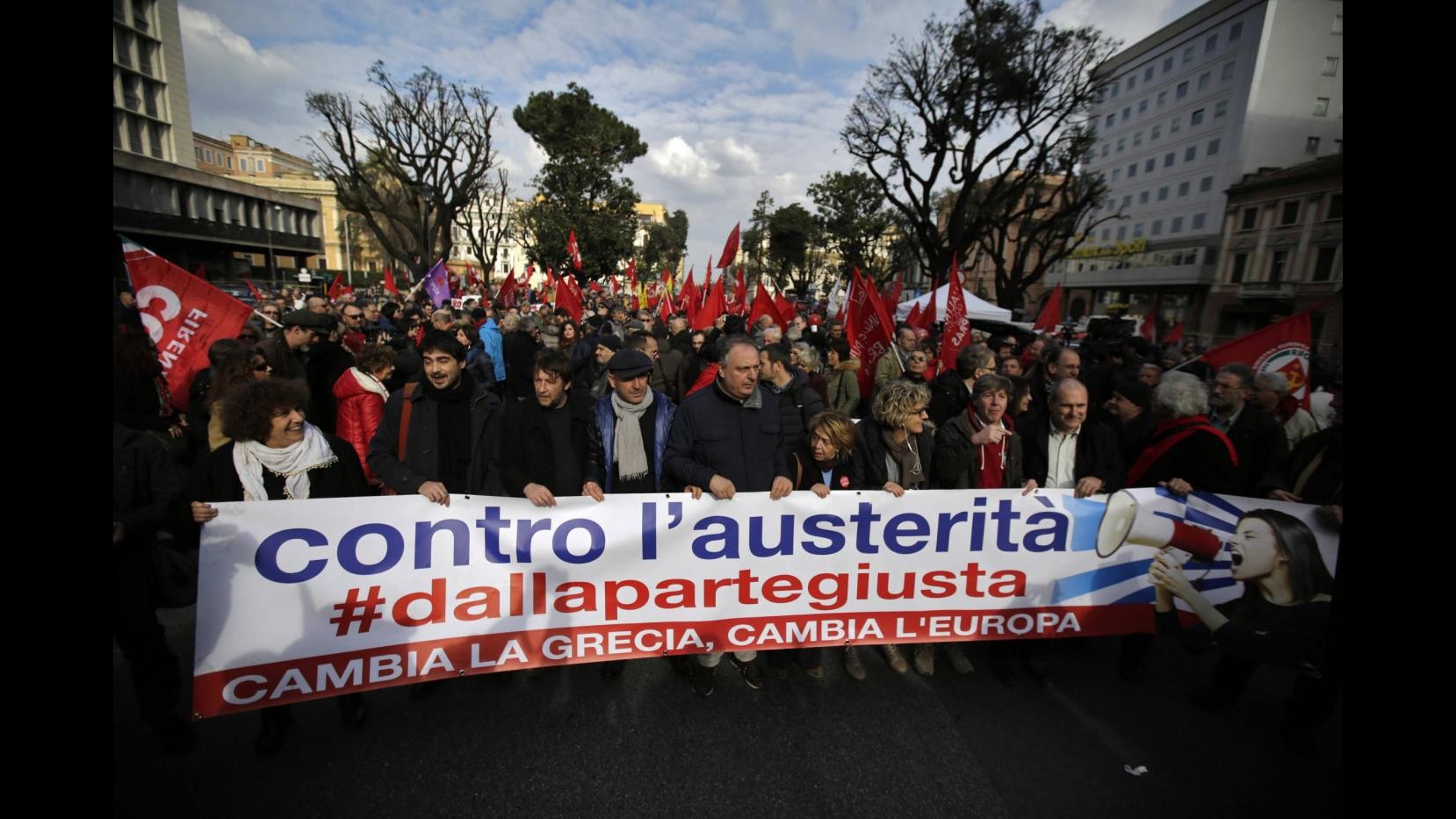 Roma, manifestazione pro Tsipras: in piazza Vendola, Camusso e Fassina
