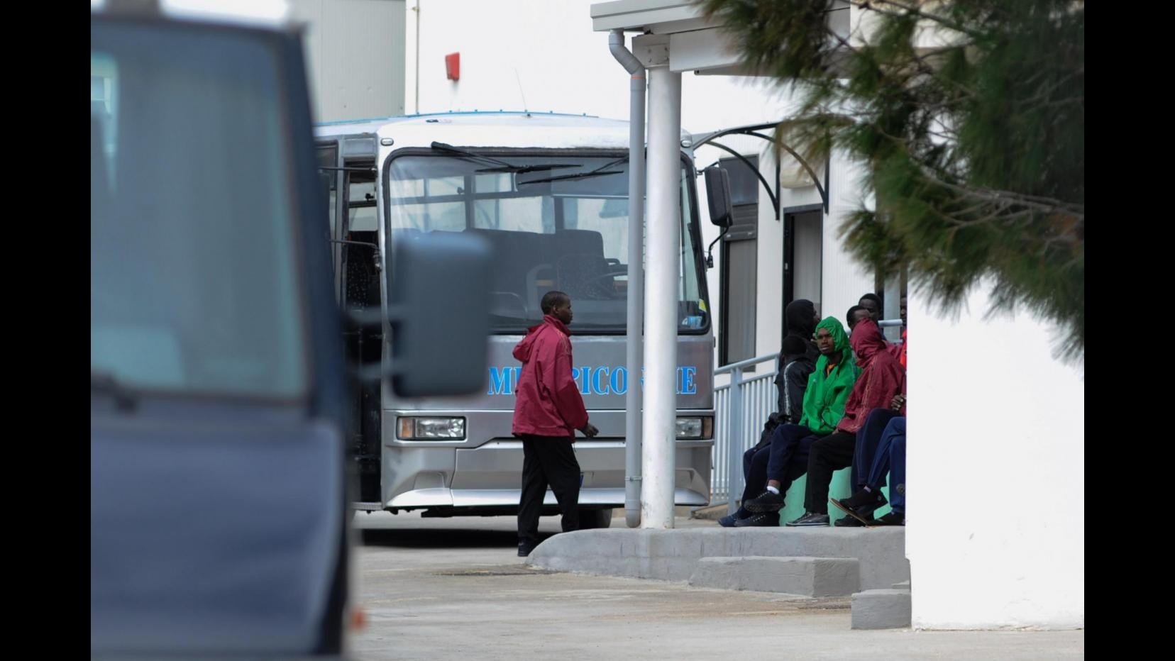 Sbarchi, in 105 arrivati stamane a Lampedusa, un ferito