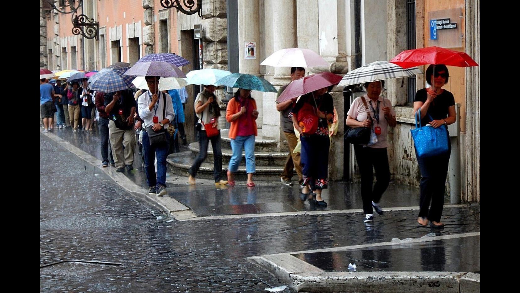 Meteo, torna il maltempo sull’Italia: in arrivo neve e pioggia
