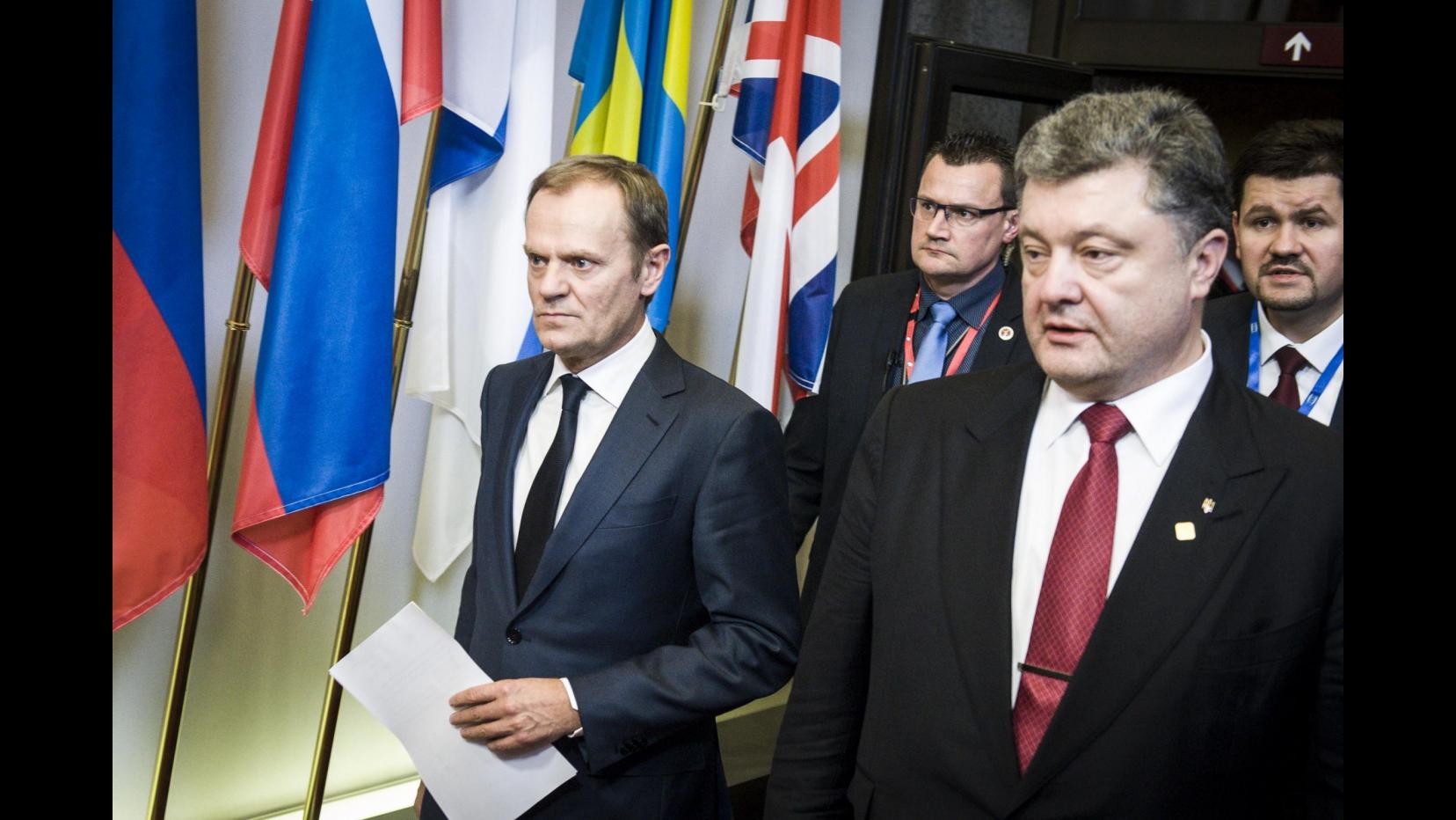 Ucraina, scontri proseguono. Poroshenko: Nessuna illusione su rispetto accordo
