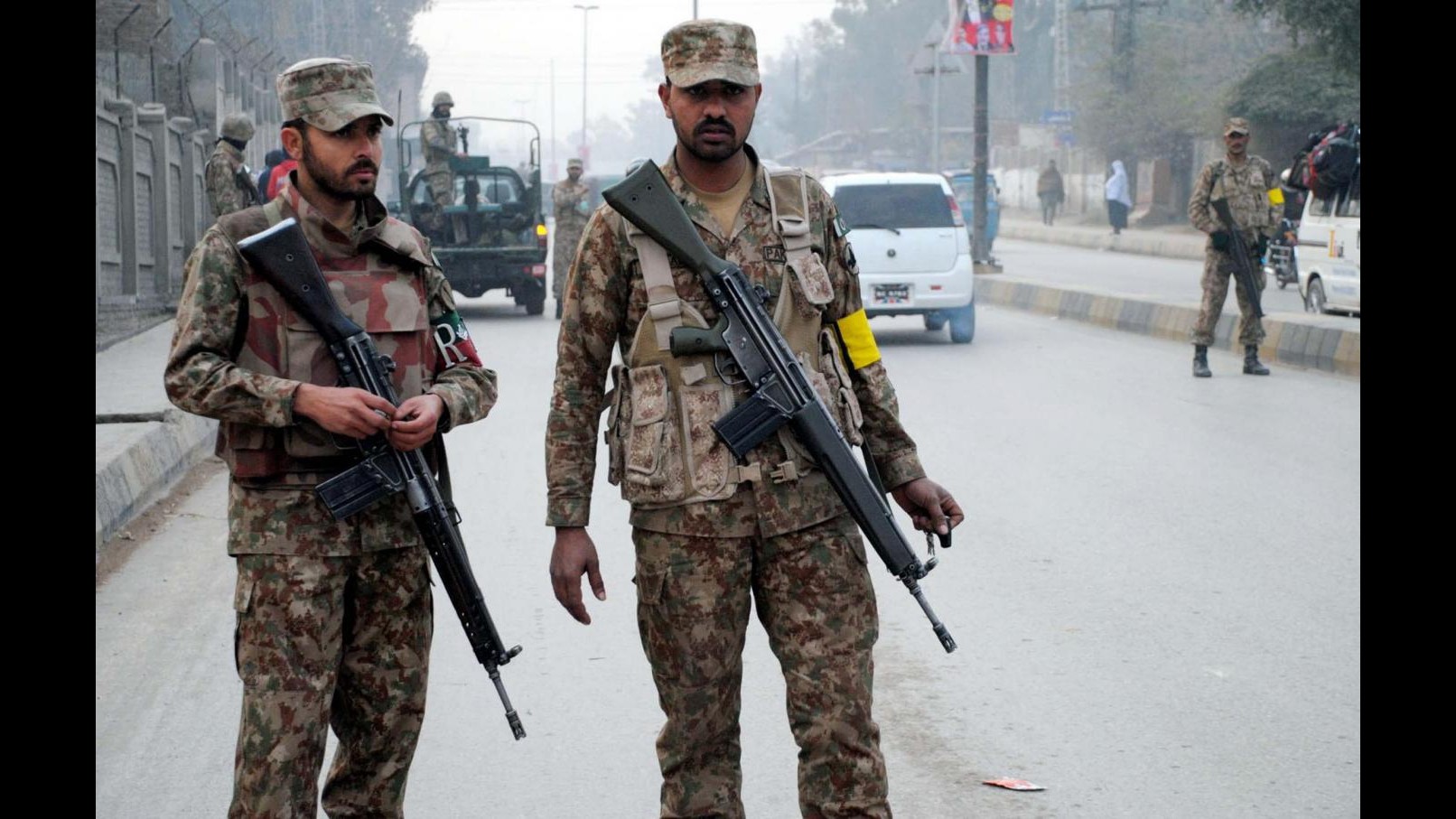 Pakistan, attacco a moschea sciita a Peshawar: almeno 19 morti