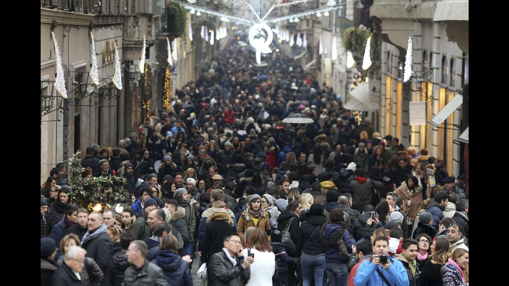 Istat: +0,4% popolazione Italia nel 2014, cittadini italiani -125mila
