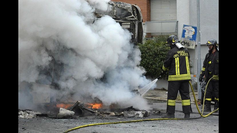 Reggio Emilia, a fuoco bus con oltre 50 studenti: nessun ferito
