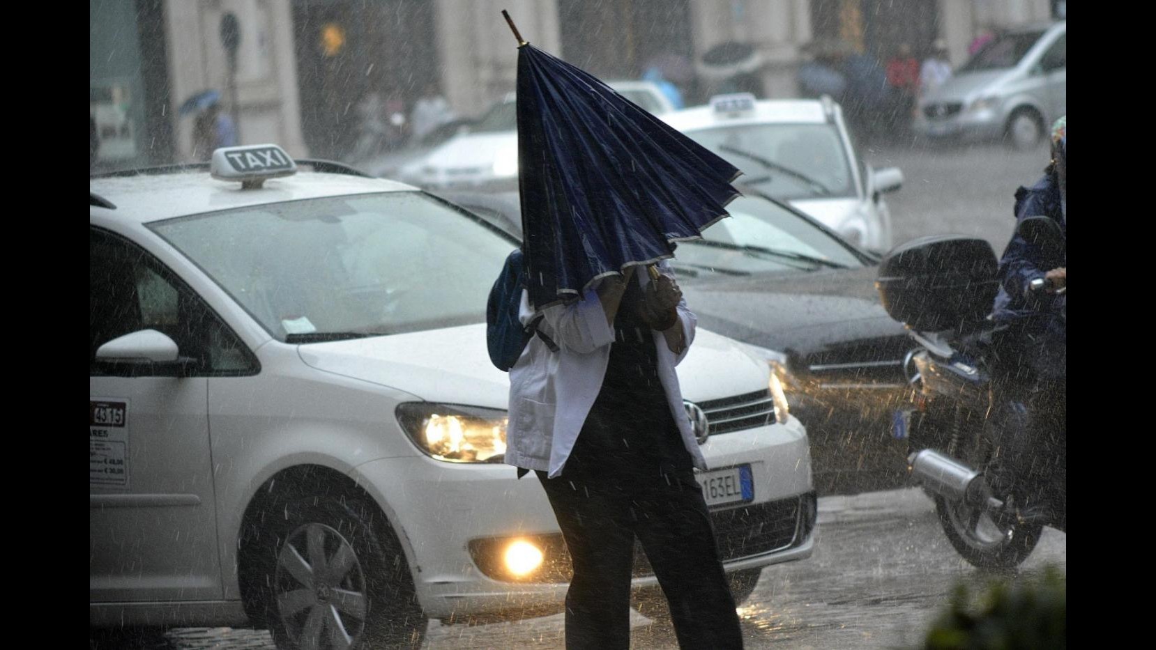 Meteo, oggi ancora piogge e vento al centro-sud