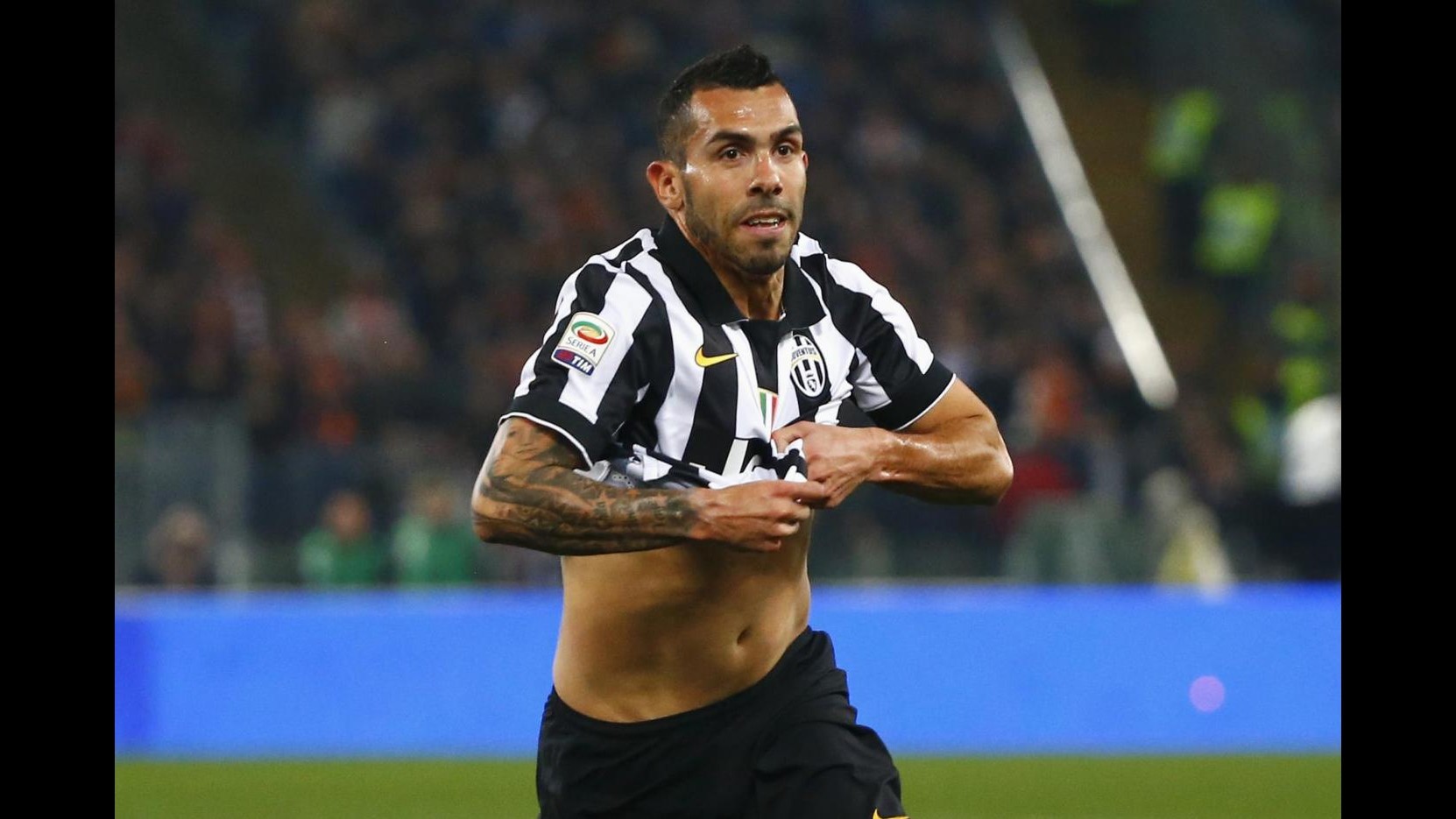 Tevez: Vantaggio su Roma non ci rassicura, Juve deve accelerare per chiudere il campionato