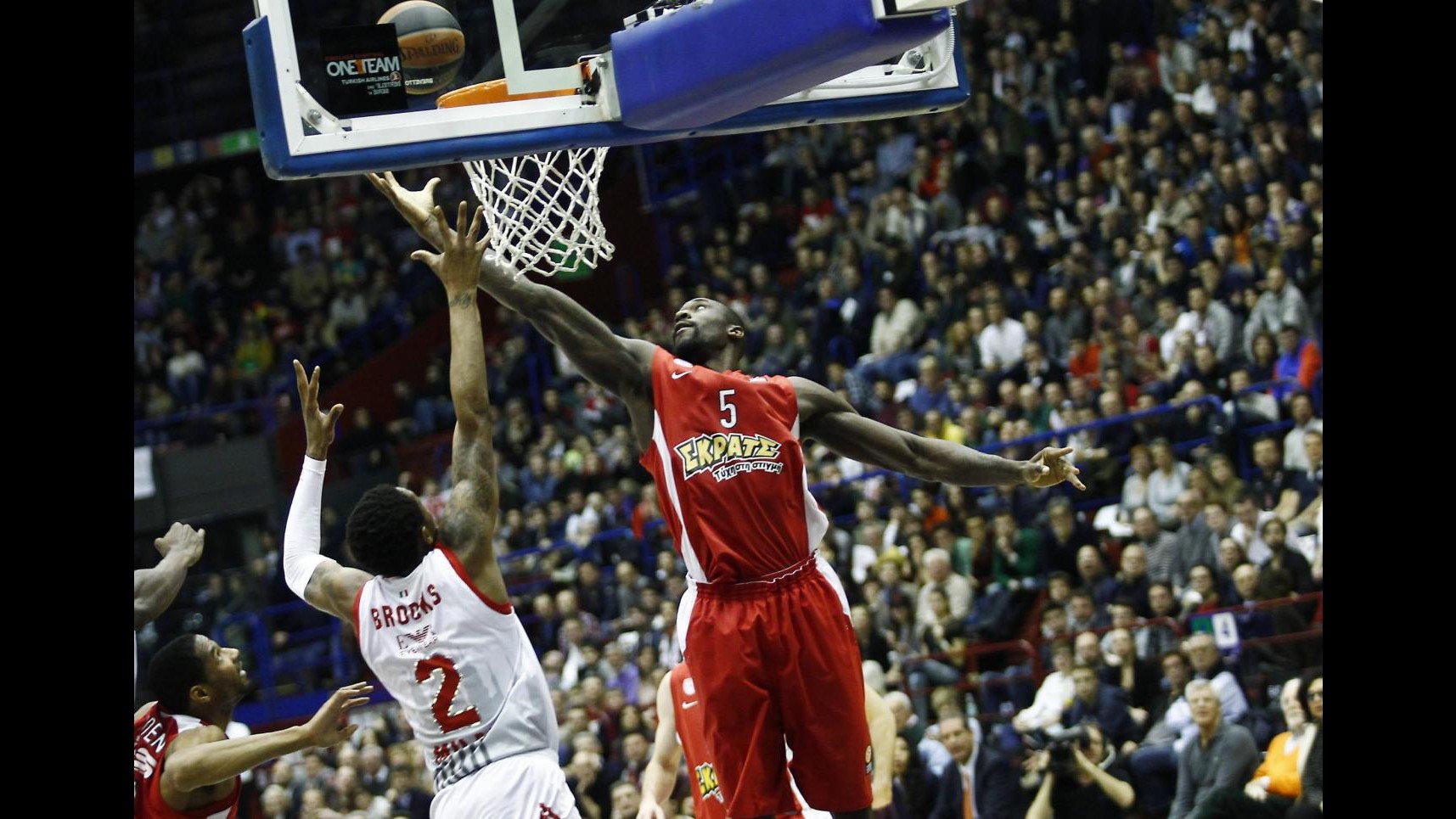 Basket, Eurolega: Milano si arrende all’Olimpiakos, greci vincono 83-74