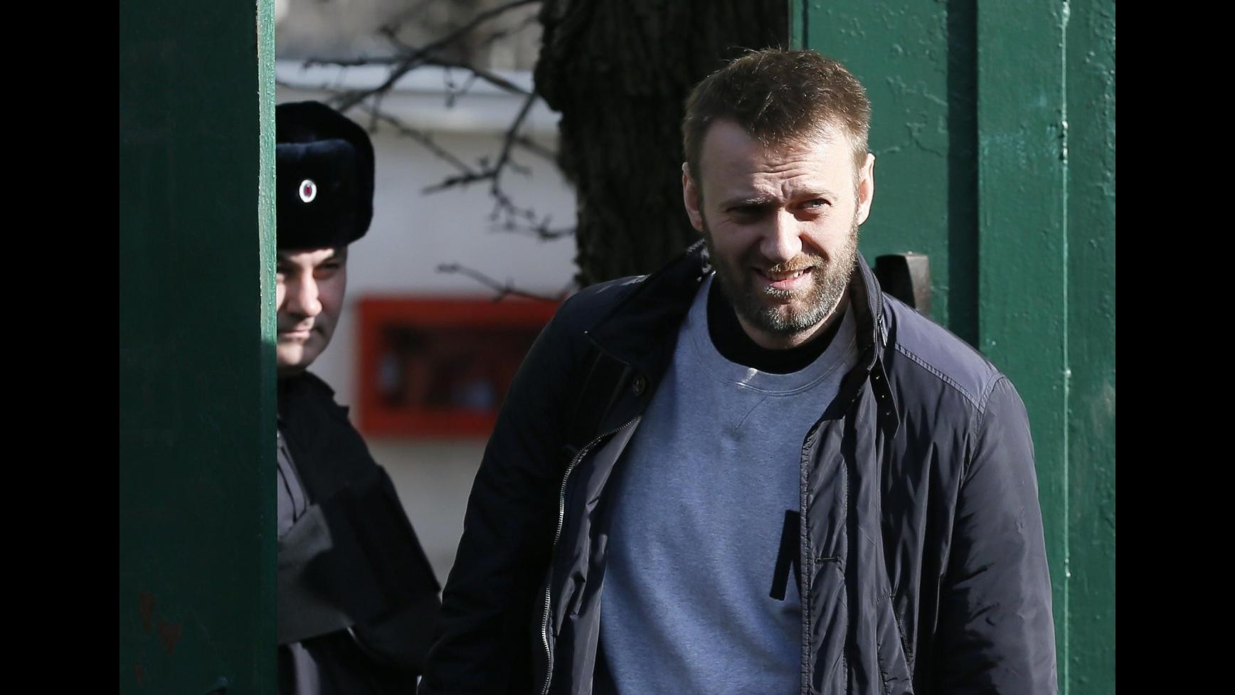 Russia, Navalny esce da carcere: Nemtsov ucciso ma opposizione non tacerà