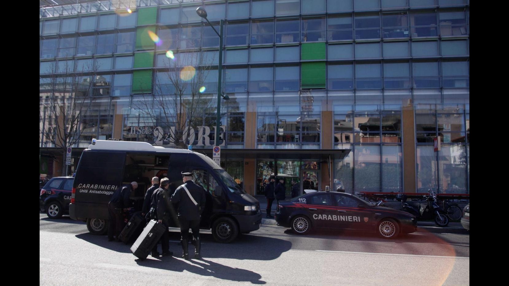 Allarme bomba nella sede del ‘Sole 24 Ore’: redazione evacuata