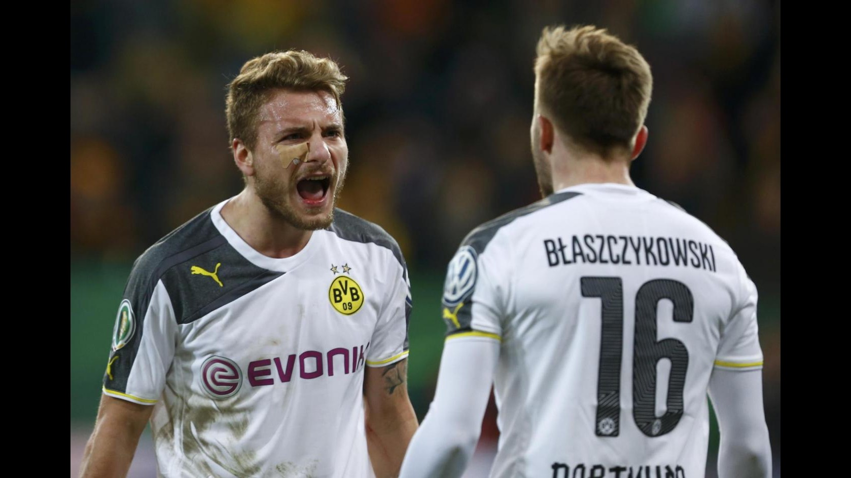 Coppa di Germania, Immobile trascina il Dortmund e avverte la Juve. Si fa male ancora Reus