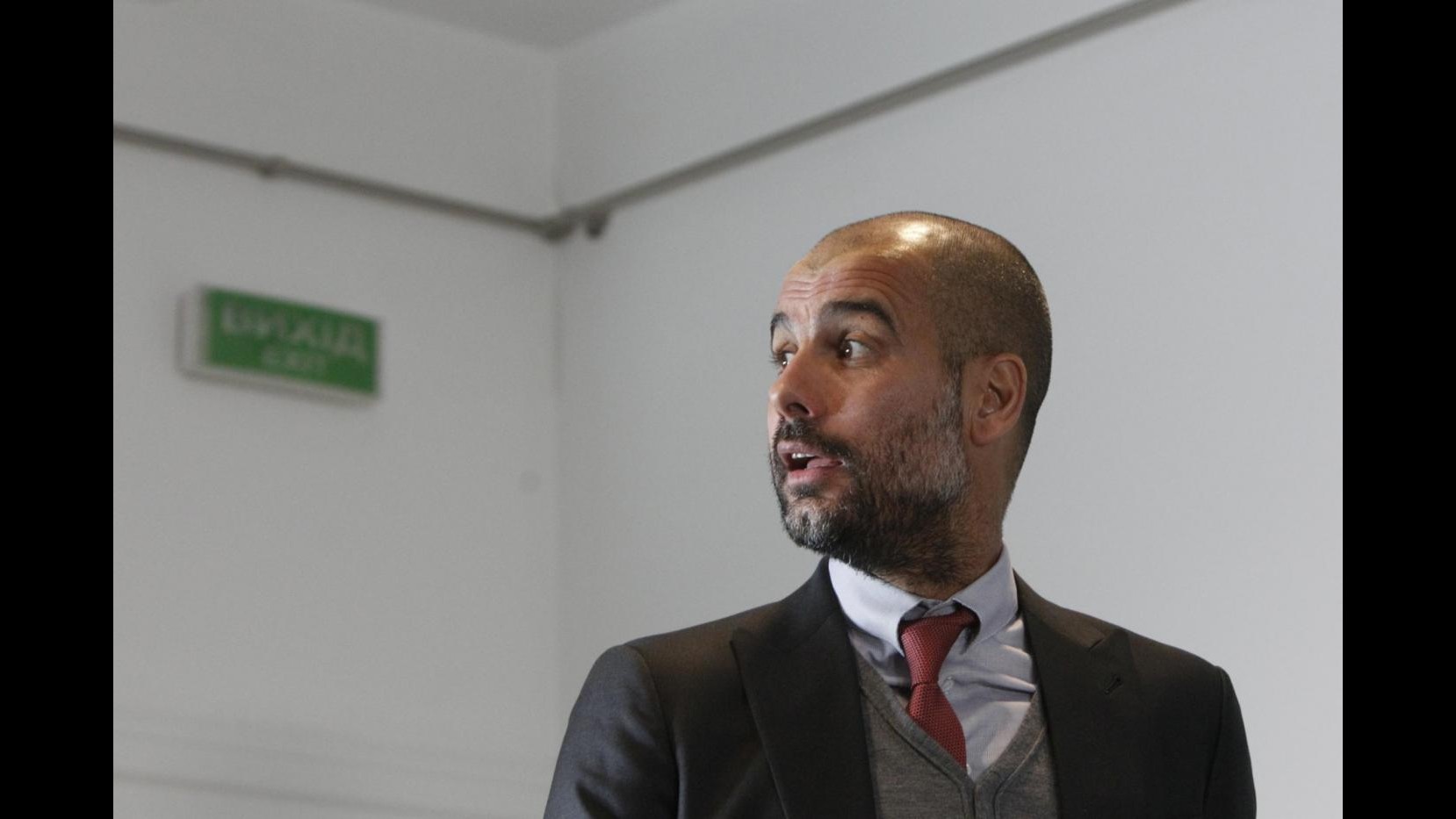 Bayern Monaco, Guardiola illeso in incidente d’auto poi parla di futuro: Non vado via