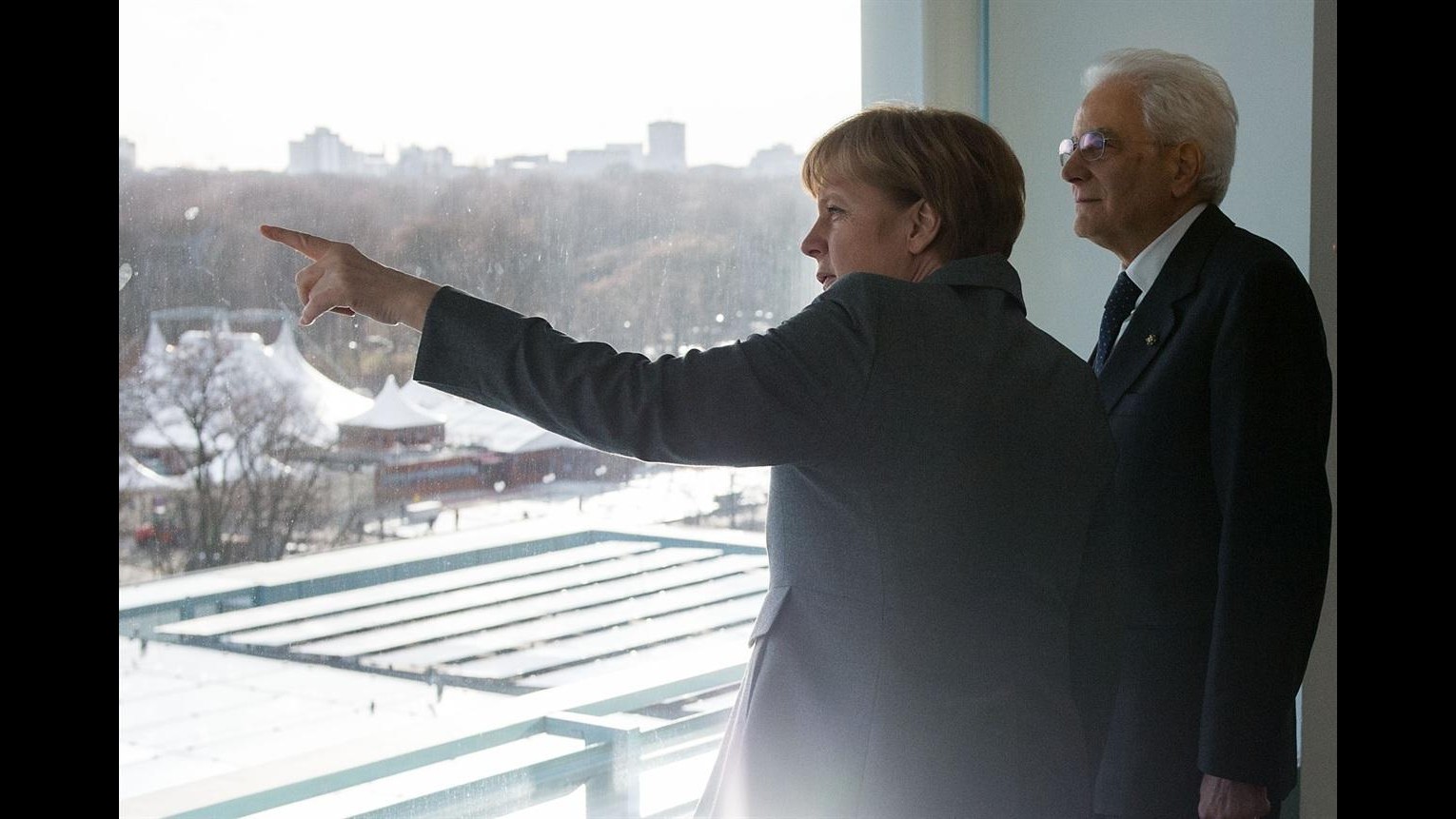 Mattarella in Germania da Gauck e Merkel: Italia da guardare con interesse