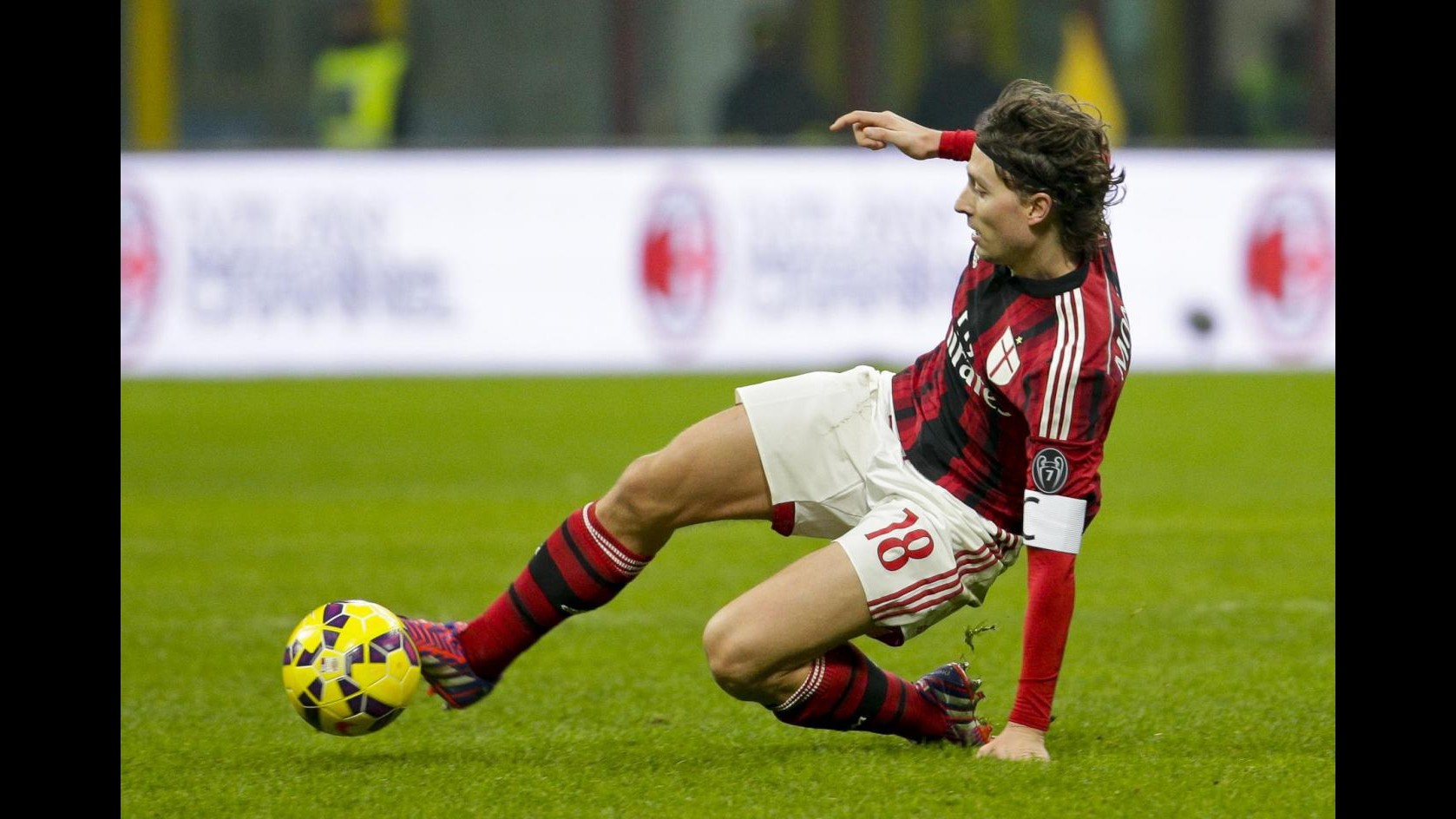 Milan, ancora problemi per Inzaghi: si fermano Montolivo e De Jong