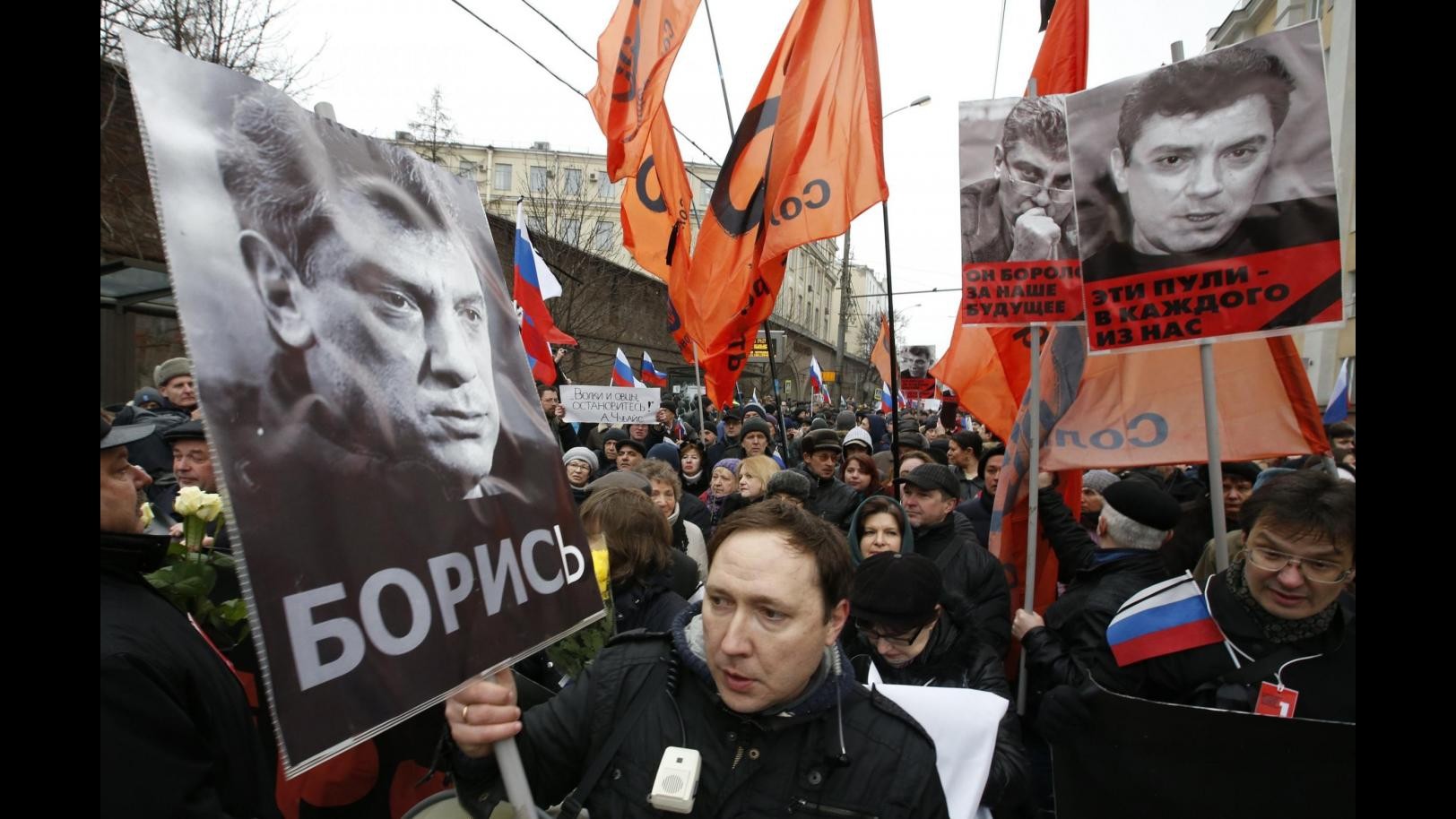 Mosca, migliaia alla marcia per NemtsovSu molti cartelli la scritta ‘Io non ho paura’