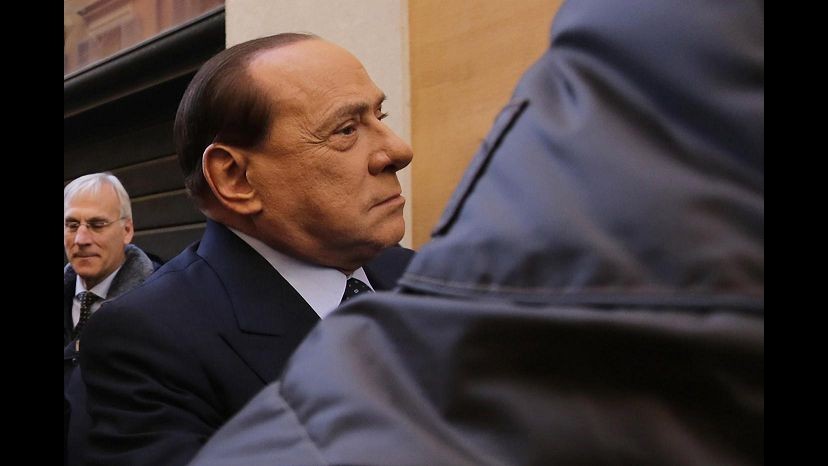 Fi, frattura a malleolo per Berlusconi: ad Arcore per accertamenti