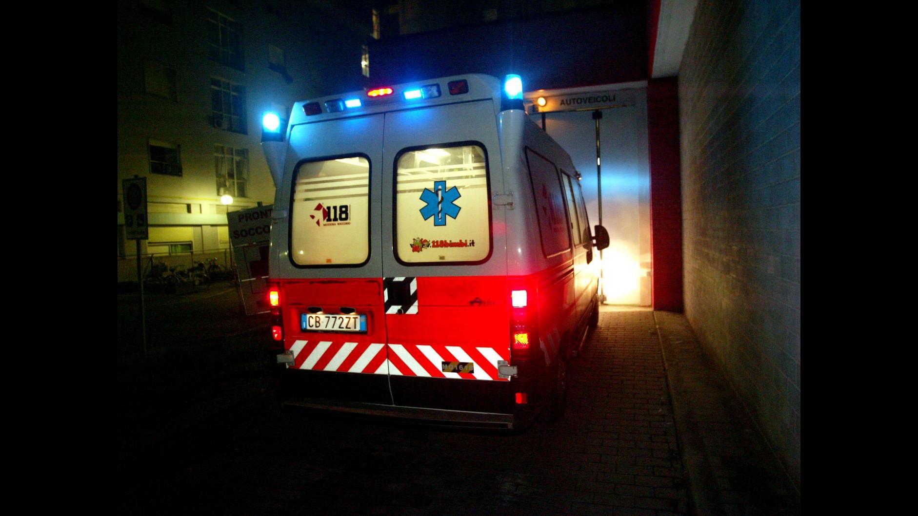 Cremona, scontro pullman studenti e camion su A21: 3 feriti gravi