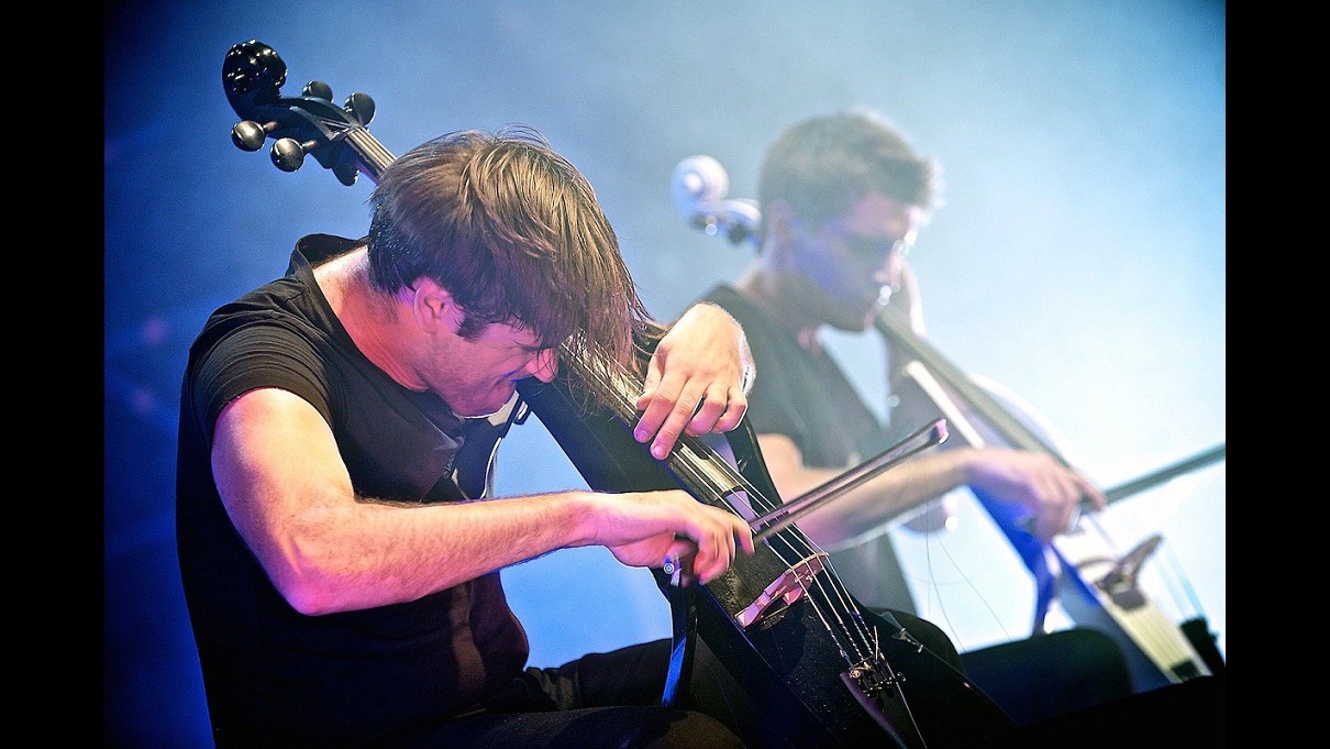 Musica, 2Cellos lanciano cover Hysteria dei Muse e Matt Bellamy apprezza