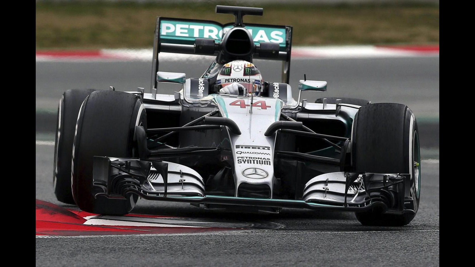 F1, test Barcellona: Hamilton leader in mattinata, 6° Raikkonen