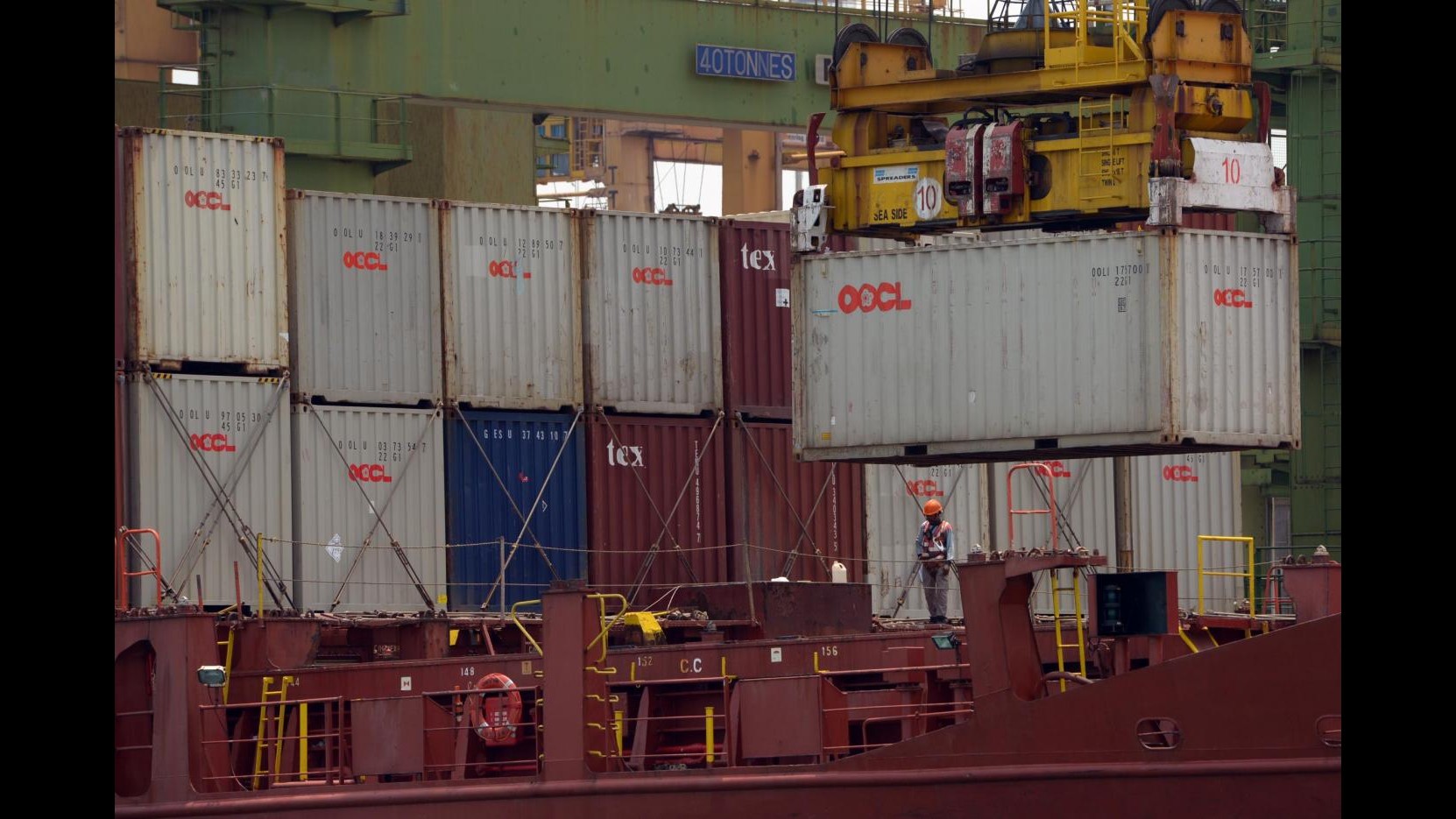 Istat: A febbraio crescono import ed export verso Paesi extra Ue