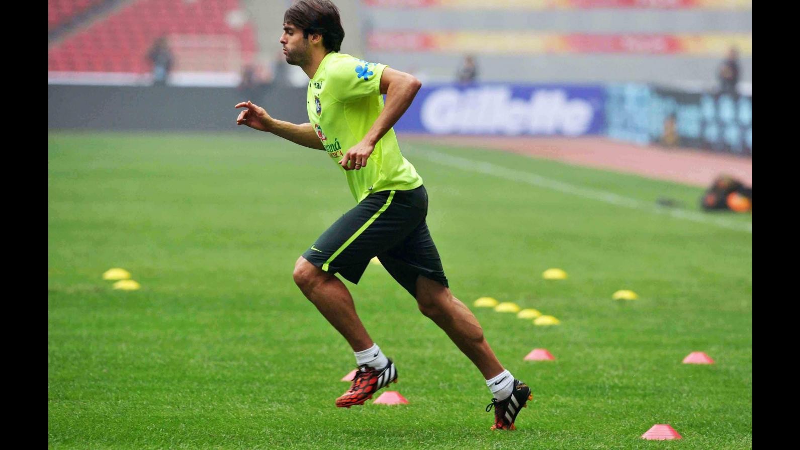 Kakà sceglie il suo top 11: Nesta-Maldini in difesa, Pirlo a centrocampo. C’è Ronaldo, non Messi