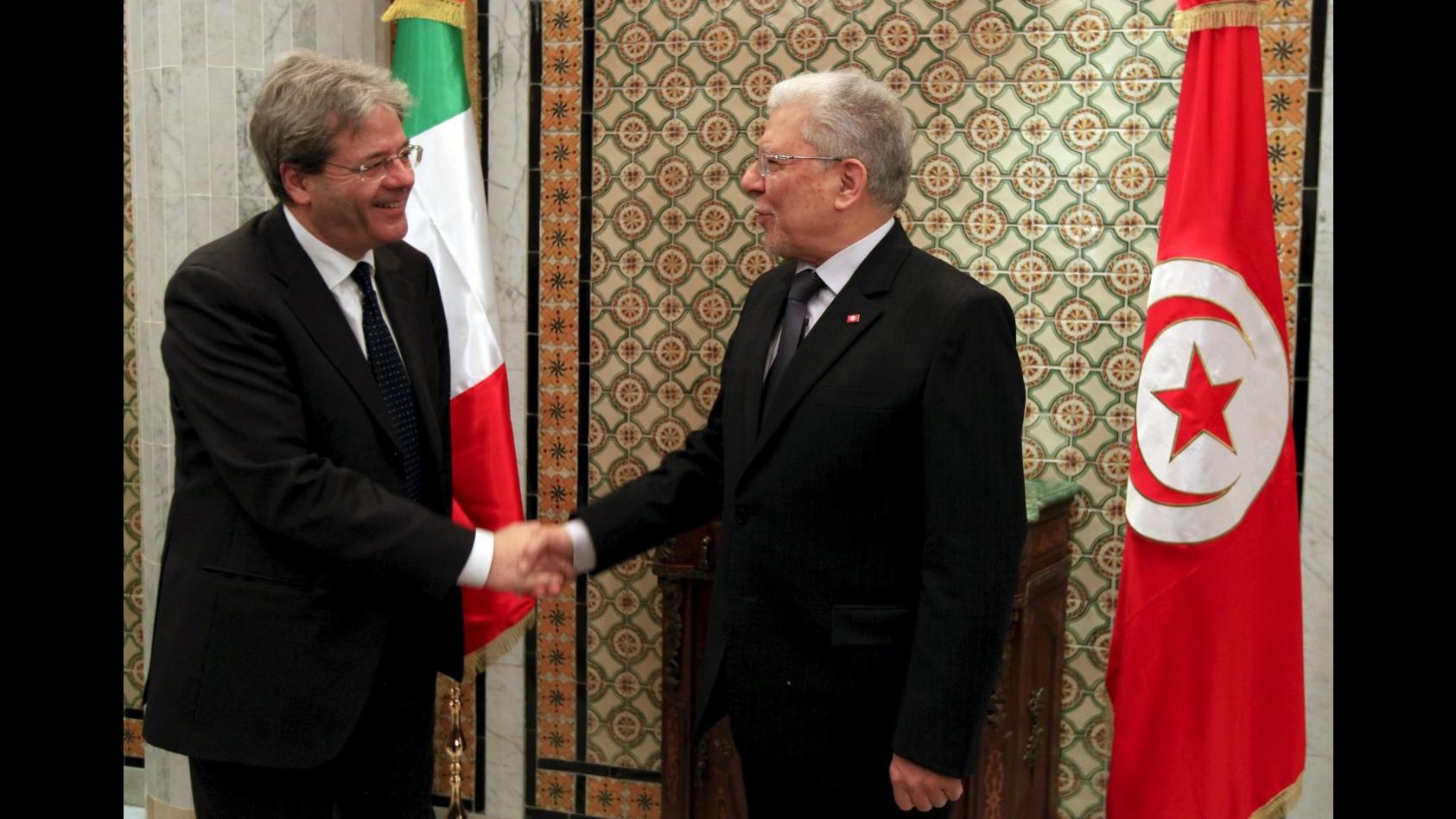 Gentiloni in visita in Tunisia: Sosterremo quella democrazia