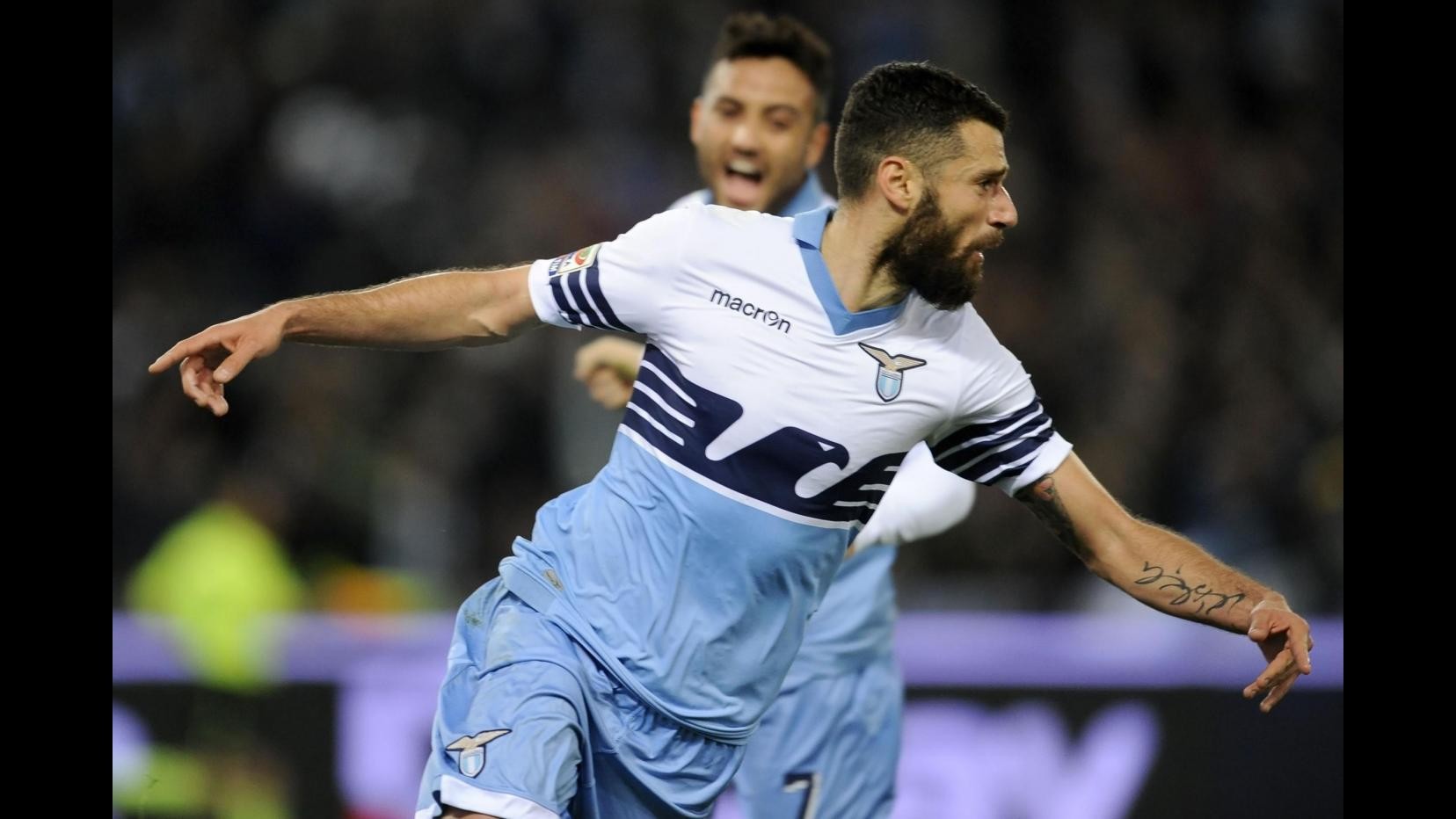 Serie A, la Lazio non si ferma più: Verona battuto 2-0, a segno Anderson e Candreva