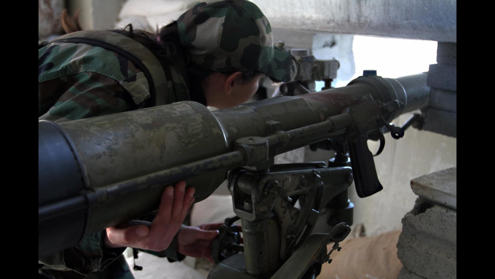 Siria, elicottero esercito cade in zona in mano ai ribelli