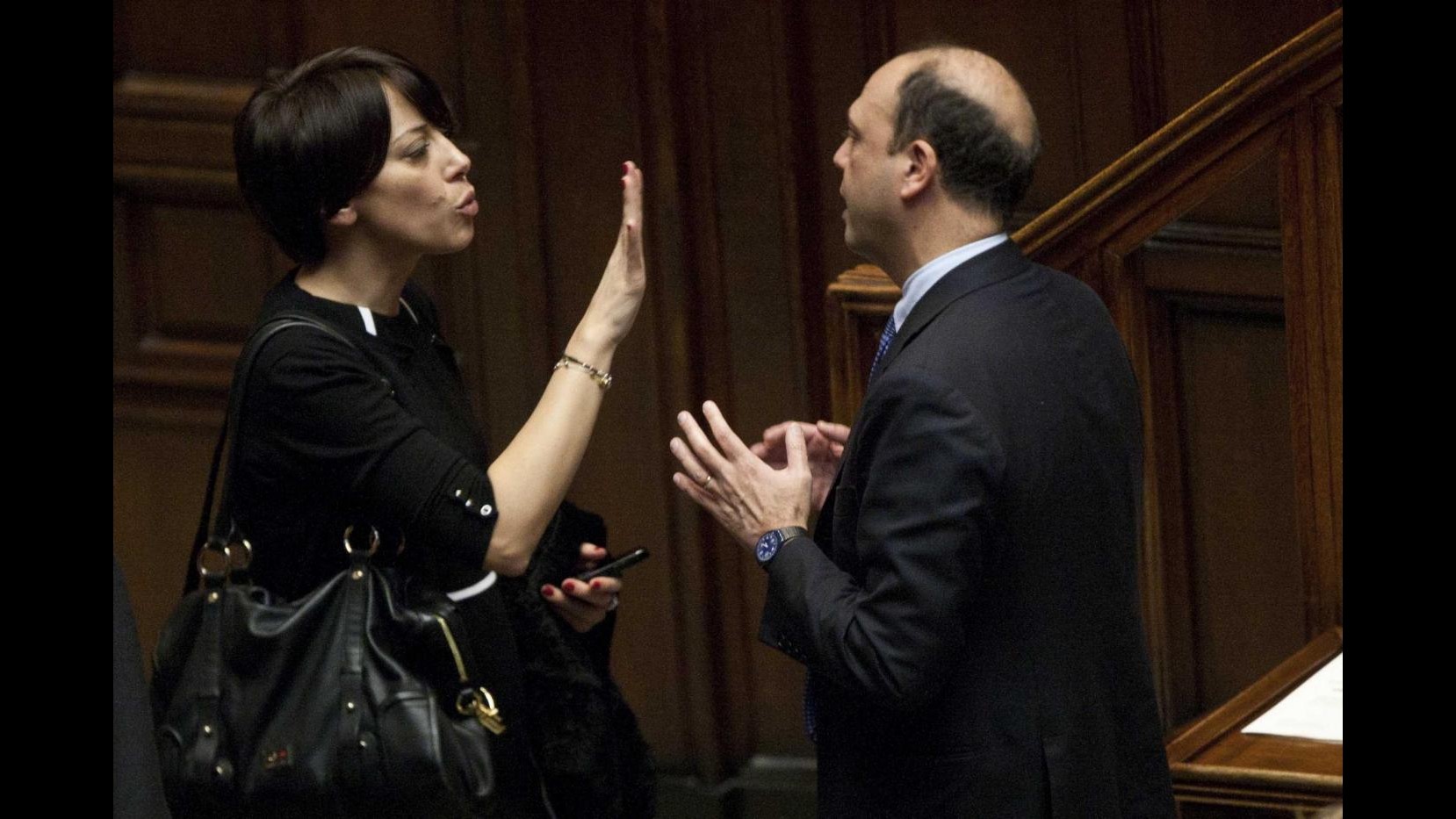 Ncd, Alfano: De Girolamo fa politica con passione, avanti