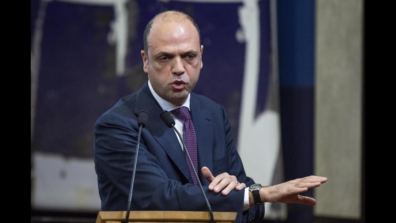 Governo, Alfano: Non chiediamo dimissioni indagati, siamo garantisti