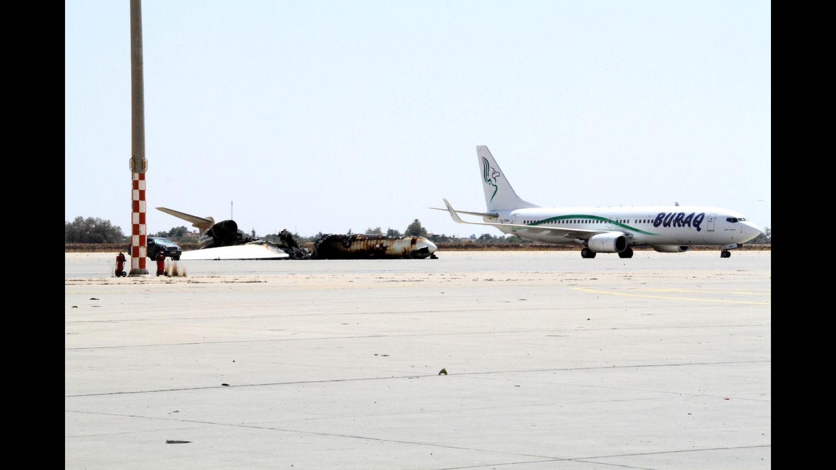 Libia, esercito: Libereremo Tripoli nelle prossime ore. Bombardato l’aeroporto