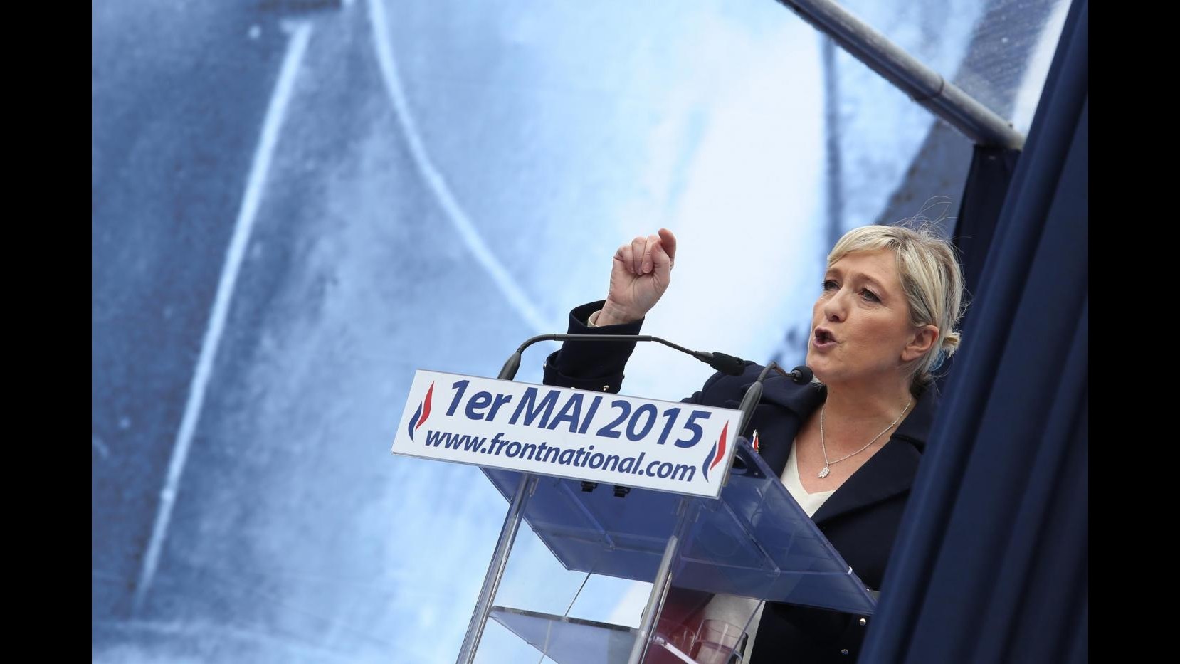 Immigrazione, Marine Le Pen chiede sospensione di Schengen