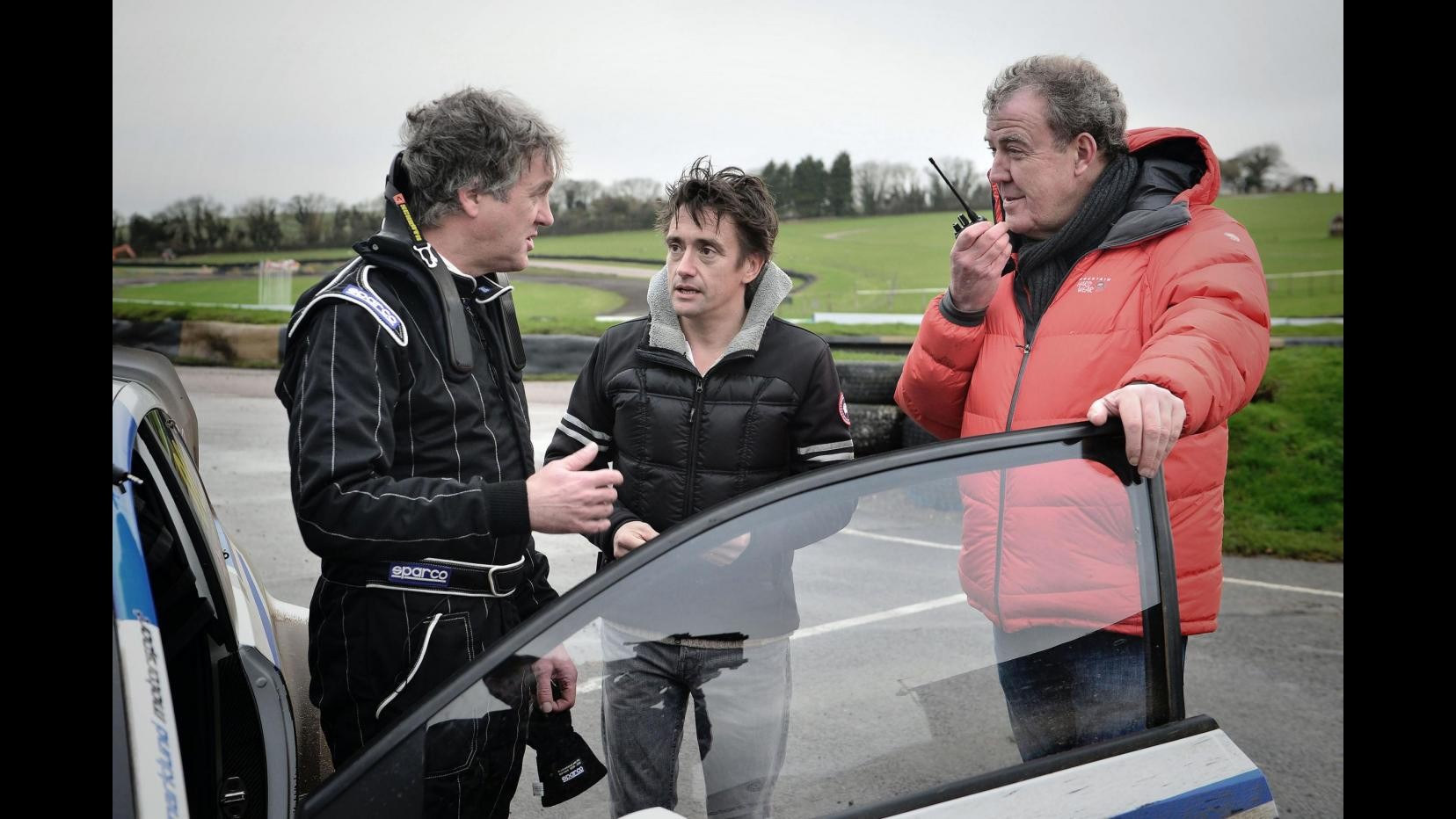 Jeremy Clarkson ‘fumino’ sospeso da Top Gear si consola con i fan