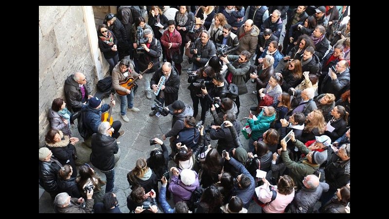Oggi Pino Daniele avrebbe compiuto 60 anni, flash mob a Napoli