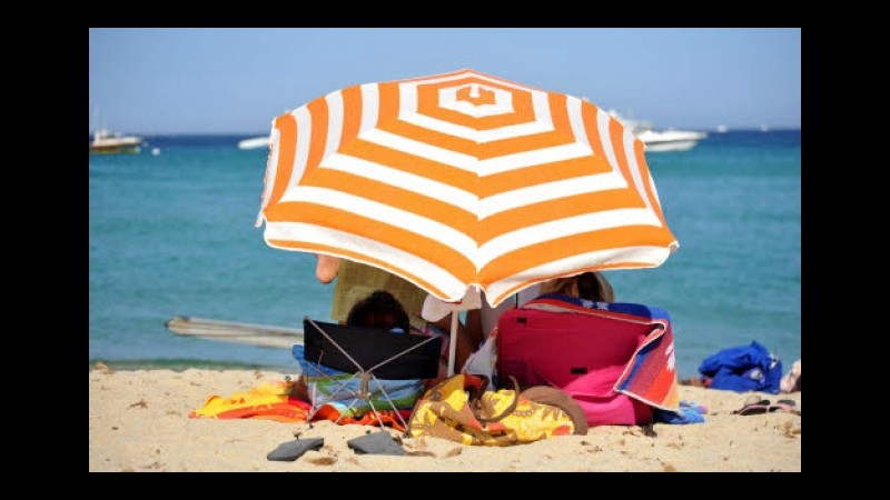 Meno vacanze per tutti in estate: solo il 31% degli italiani va in ferie