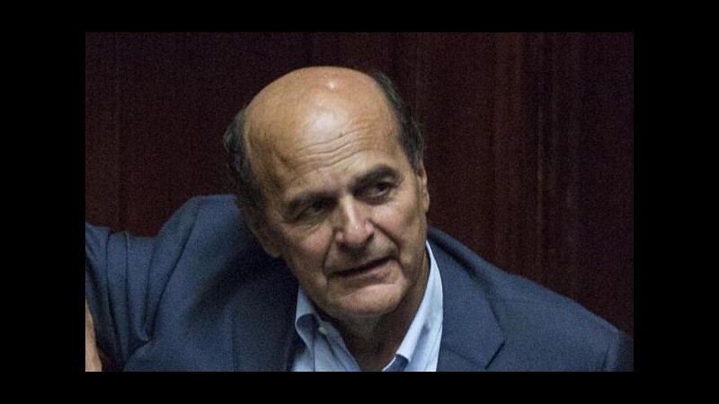 Bersani: Chi inventa Vietnam giustifica napalm, Renzi vuole nemico interno
