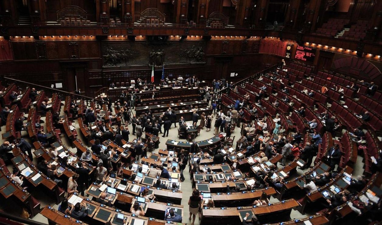 Enti locali: Camera dà il via libera al decreto con 295 sì: è legge dopo il voto di fiducia