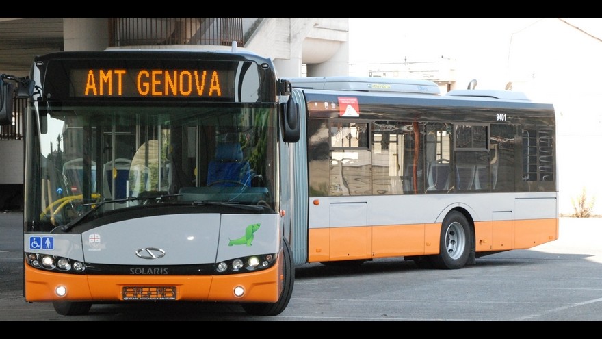 Genova, 40enne ritenuto gay aggredito sul bus: ora è in coma farmacologico