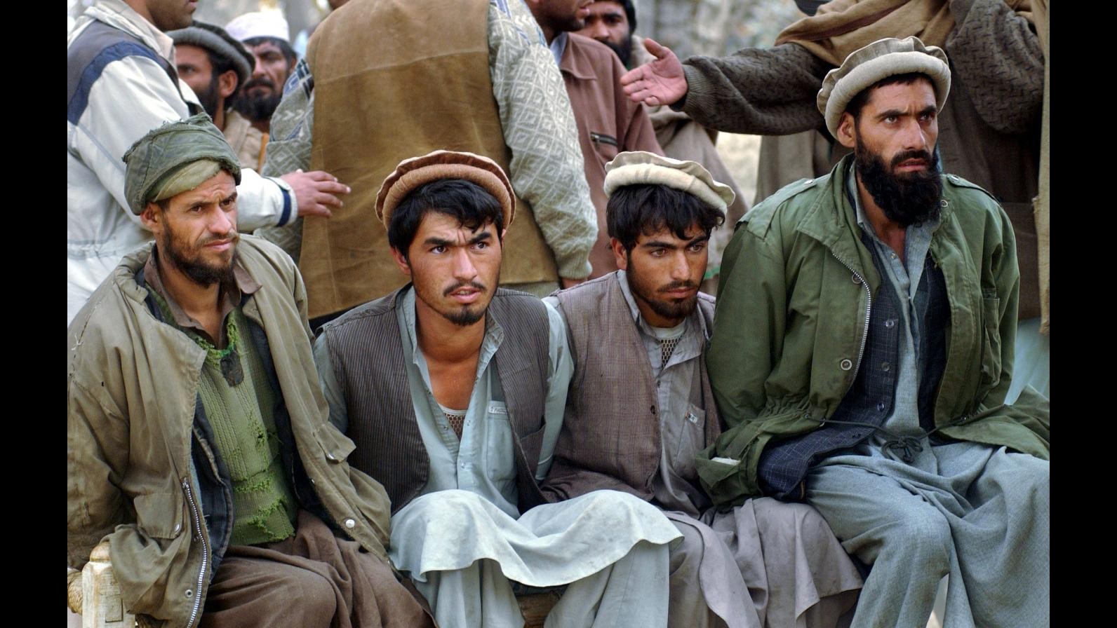 Afghanistan, i media: Ucciso il figlio del mullah Omar dal nuovo leader talebano