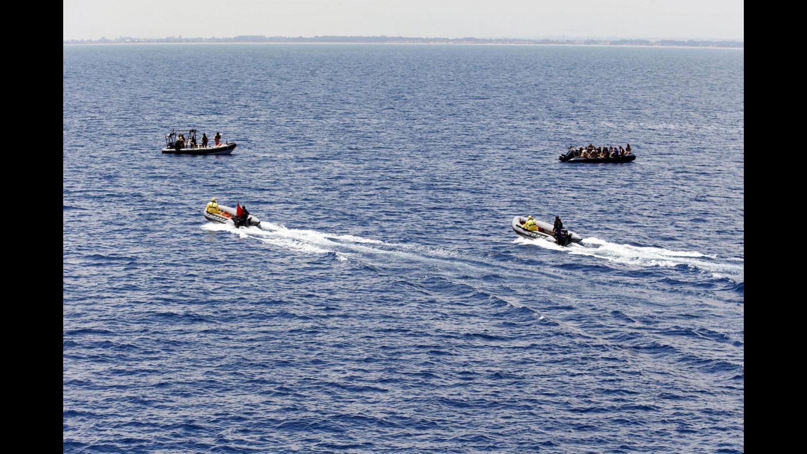 Sbarchi, Frontex ricorrerà a compagnie aeree private per il controllo delle coste