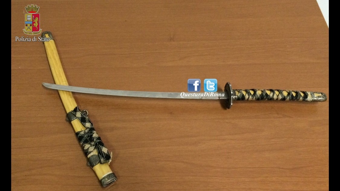 Roma, tassista minaccia collega con scimitarra per rubargli cliente