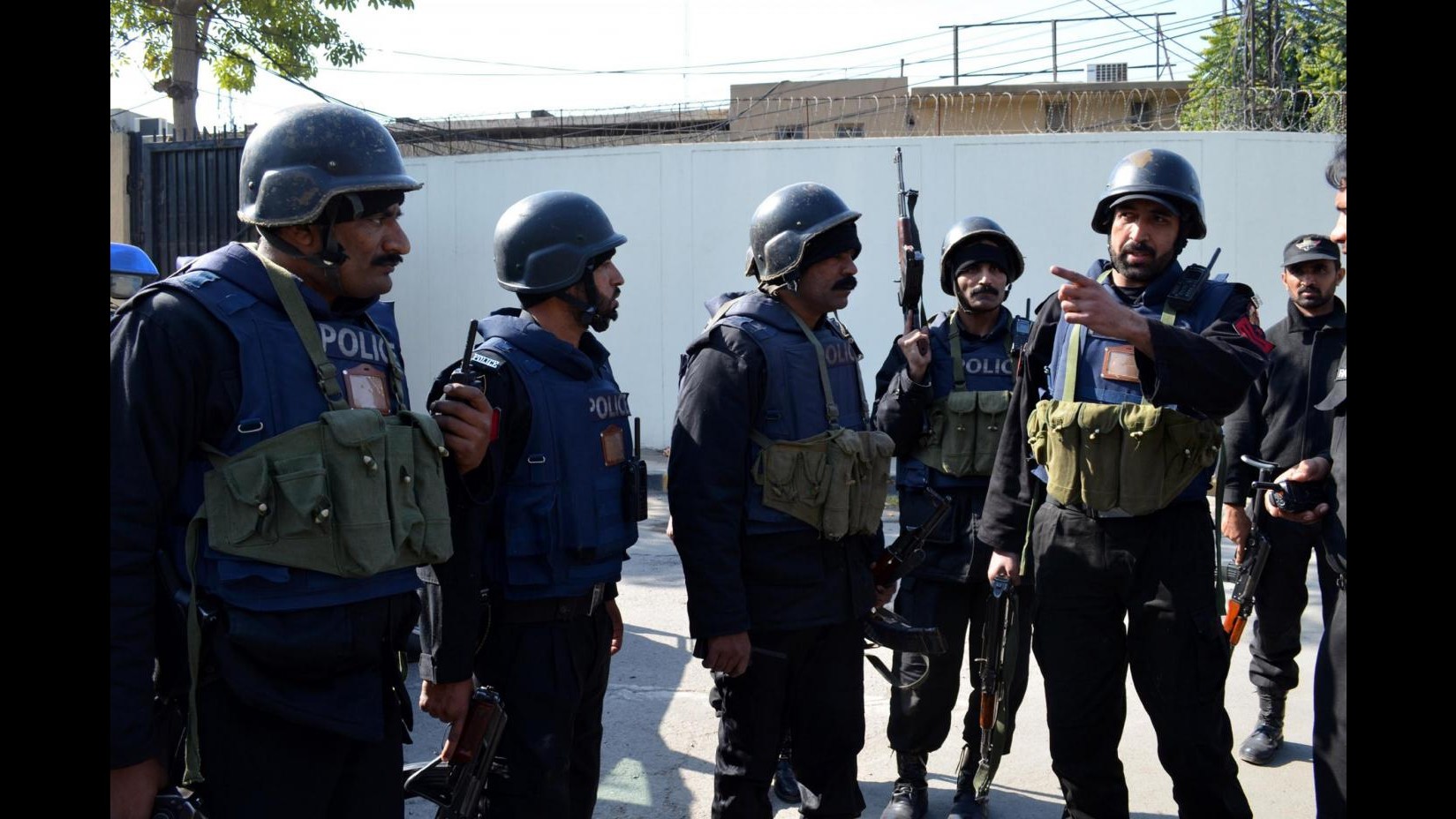 Pakistan, sale a 10 morti e 55 feriti bilancio esplosioni a Lahore