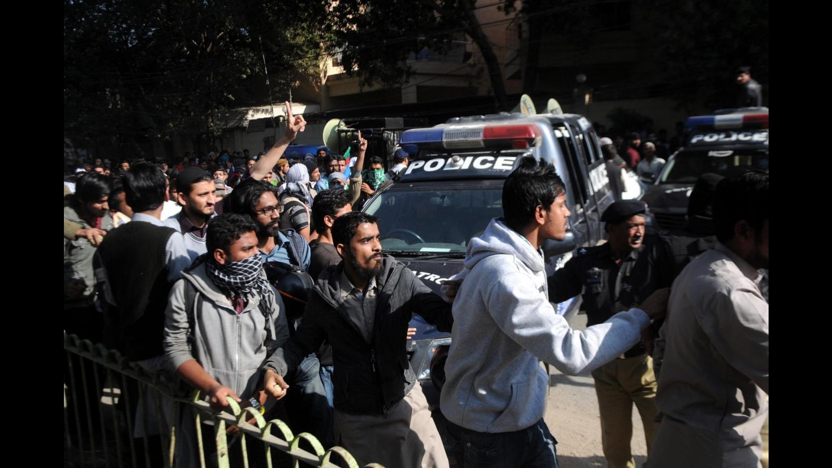 Pakistan, talebani Jamaat-ul-Ahrar rivendicano esplosioni Lahore