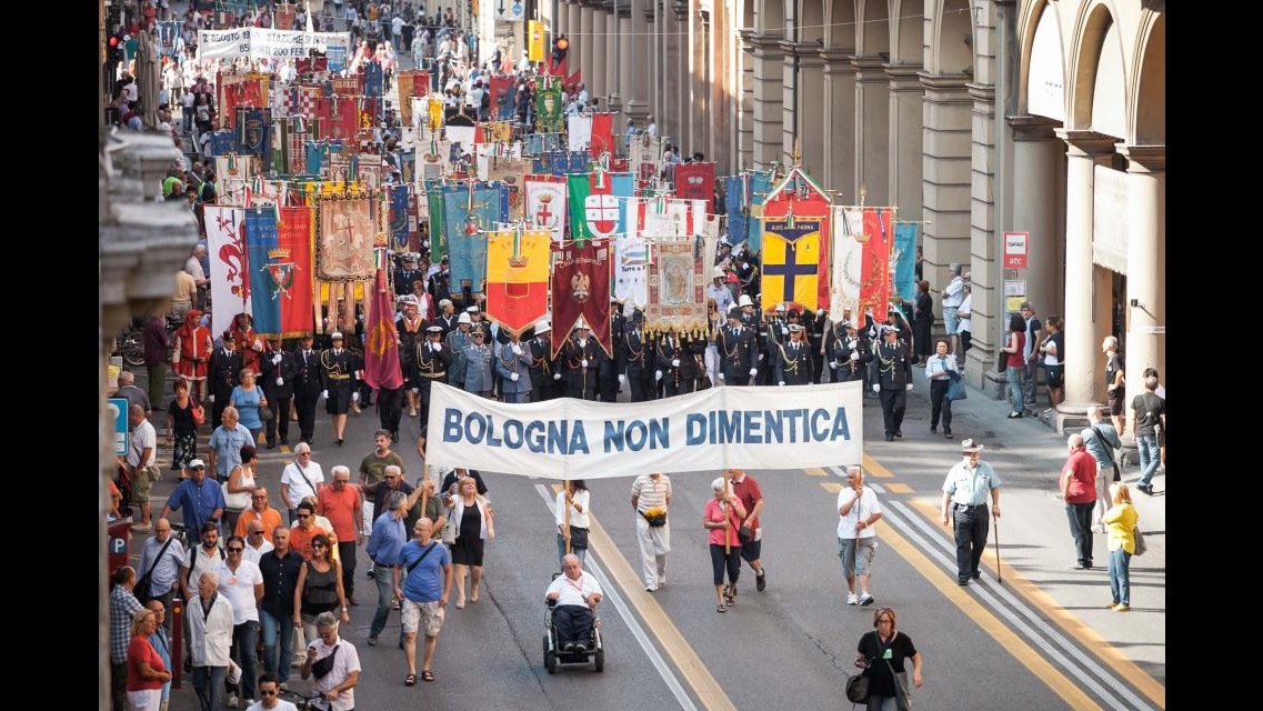 La storia, le indagini e l’iter giudiziario della strage di Bologna