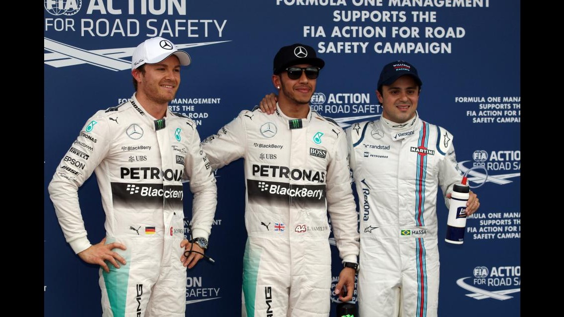 F1, Gp Australia: Hamilton in pole davanti a Rosberg, 4° Vettel. Quinto Raikkonen