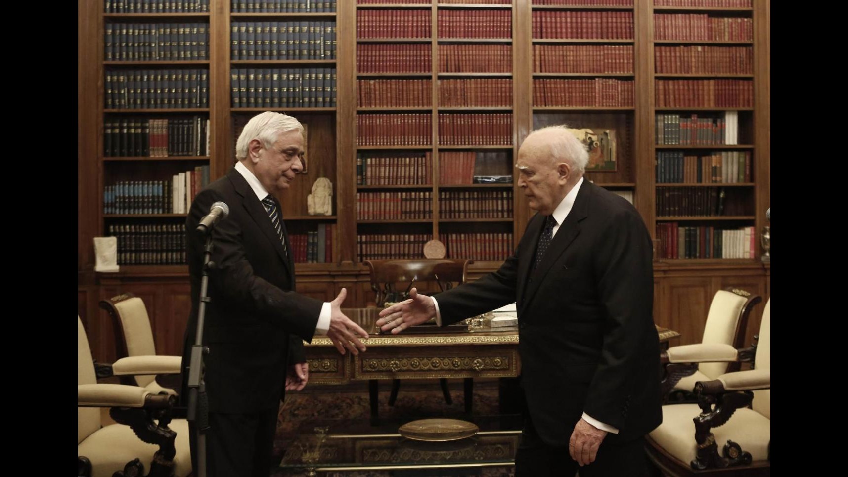 Grecia, Pavlopoulos ha giurato come nuovo presidente