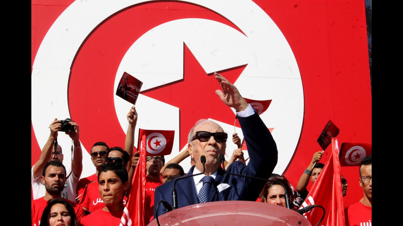 Tunisia, offesa al presidente: arrestati imitatore e presentatore tv