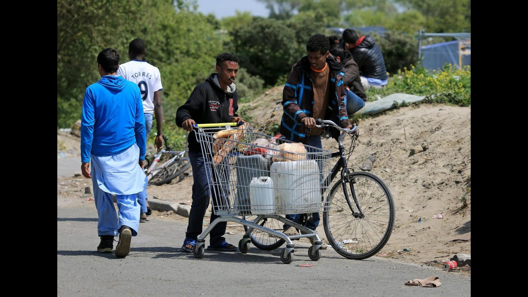 Londra e Parigi chiedono aiuto ai Paesi dell’Ue per la crisi dei migranti a Calais