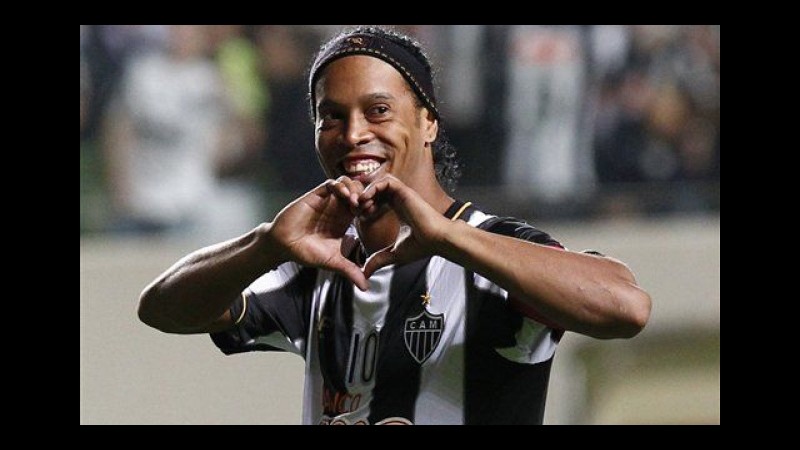 Vittoria e assist per Ronaldinho al suo ritorno in Brasile