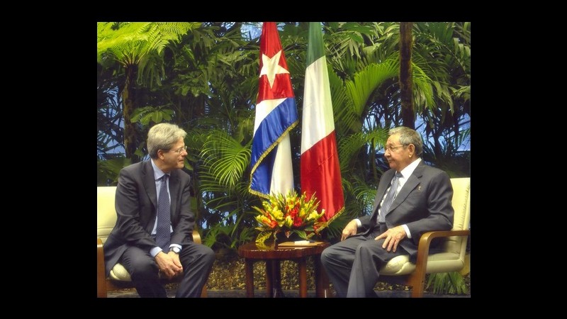 Gentiloni con Raul Castro a Cuba: discussi disgelo e scambi commerciali